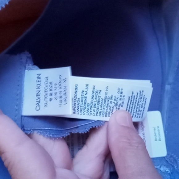 •Wirefree Two-Way Convertible Calvin Klein Bralet - Picture 13 of 13